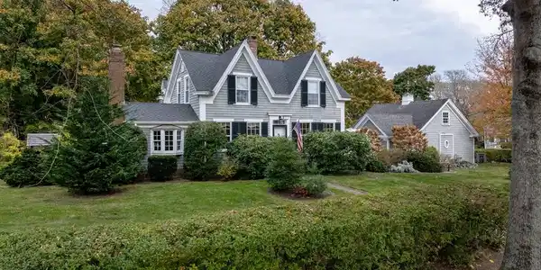 25 Beacon St