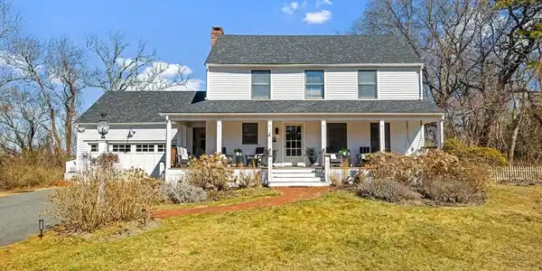 16 Stonefield Dr