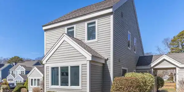 44 Trevor Ln