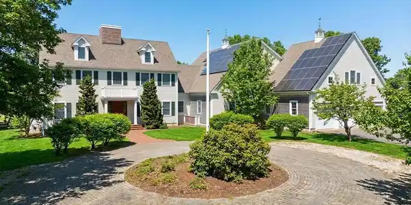 61 Airpark Dr