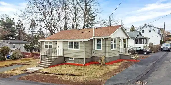 87 Arborway Dr