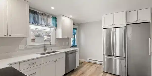 11 Railroad Ave