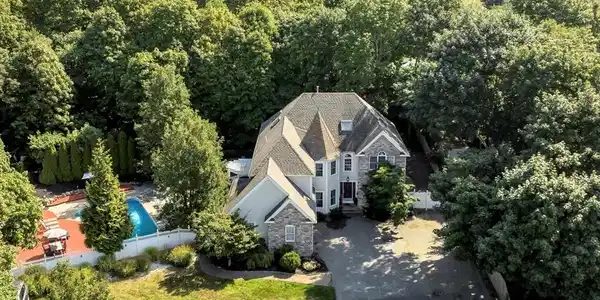 60 Old Plymouth Rd