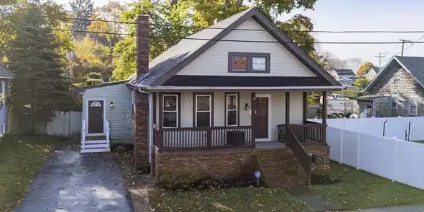 5 Deane St