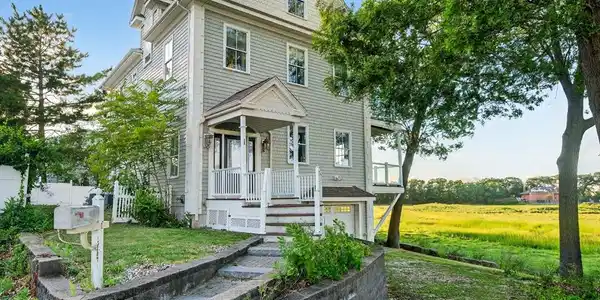 12 Quentin St