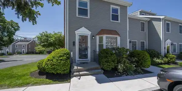 26 Breakwater Dr