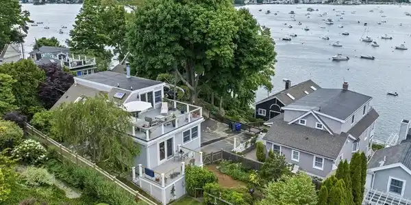 10 Bayview Rd