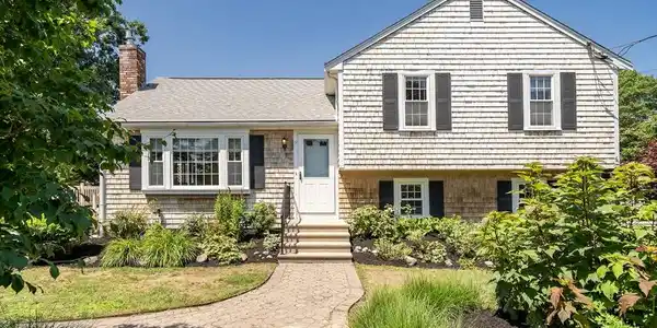 9 Huckleberry Ln