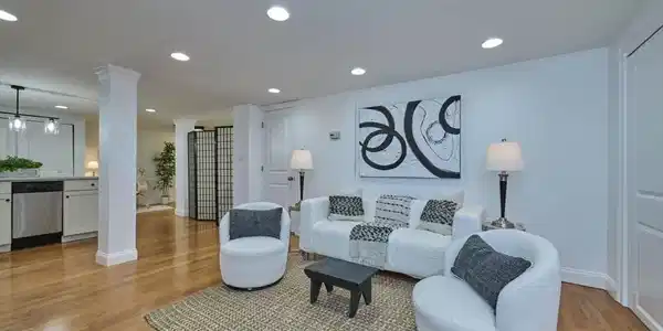 929 East Broadway
