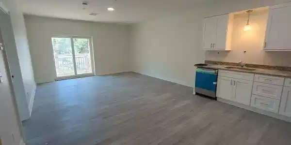 10 Franklin Ave