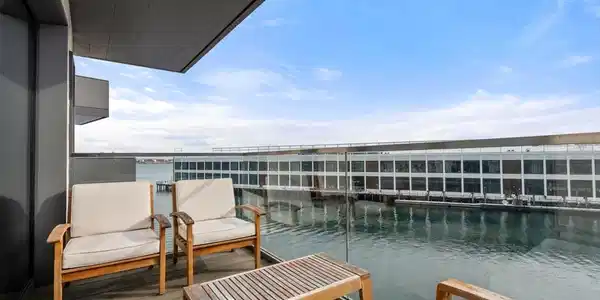 300 Pier 4 Blvd