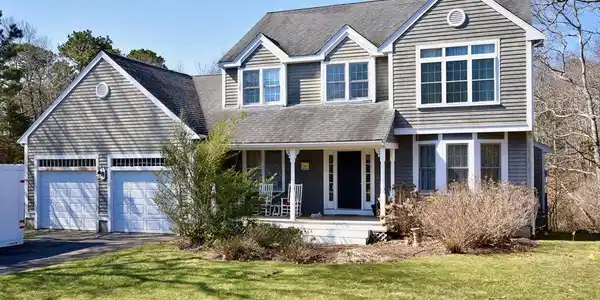 11 Oak Bluff Rd