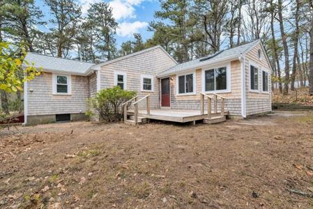 10 Bartlett Rd