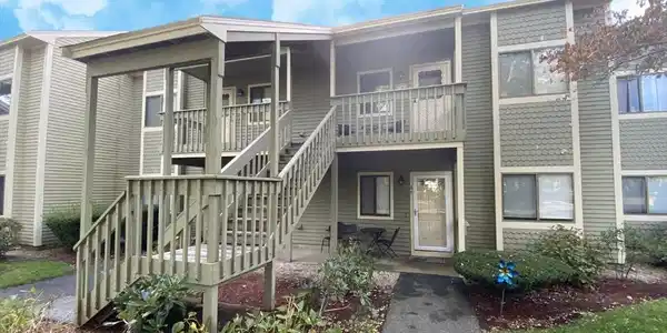 86 Eaton Ln