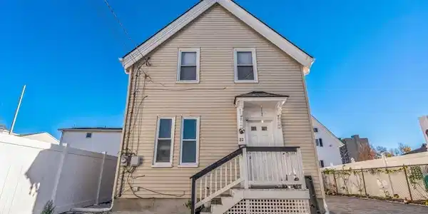 32 S Elm St