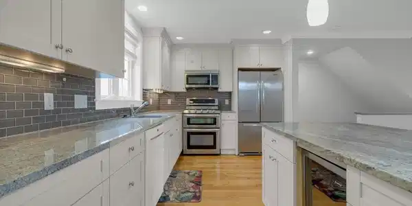81 Dresser St