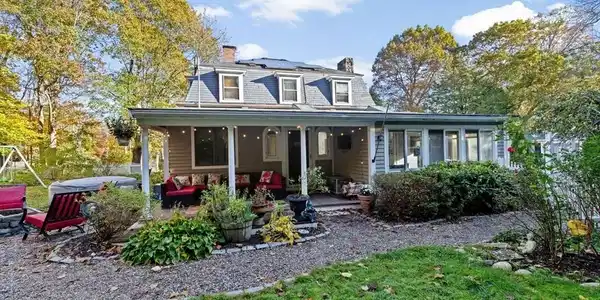 17 Old Oaken Bucket Rd
