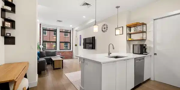 121-127 Portland St