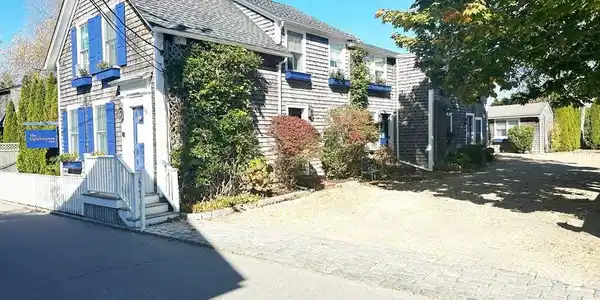 25 Simpson's Lane
