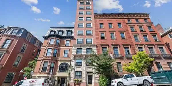 48 Beacon St