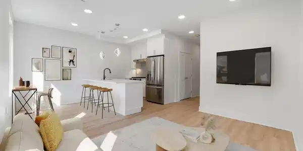 25 Everett