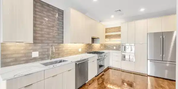 582 East Broadway
