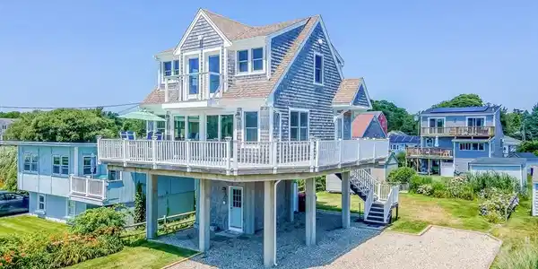 11 Shore Dr
