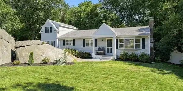 19 Locust Rd