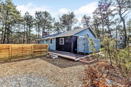 55 Howes Rd