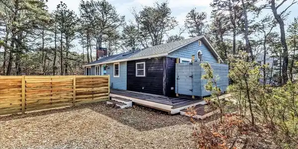 55 Howes Rd