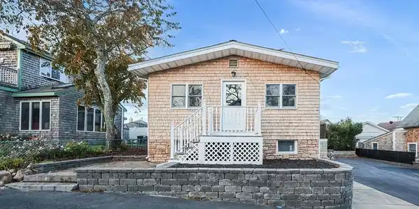 12 Evergreen St