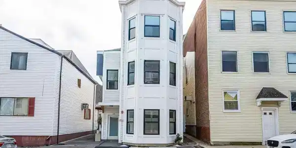 231 Everett St