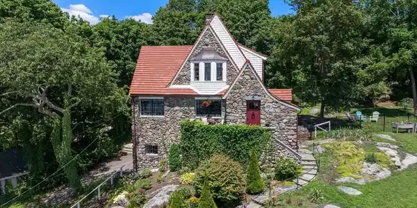 63 Crabtree Rd