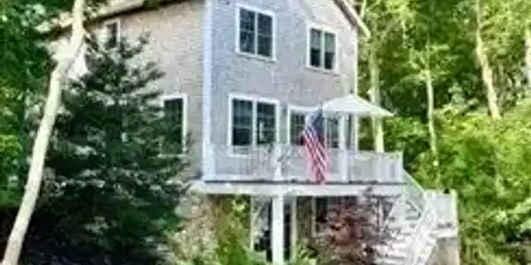 82 Skiff Ave