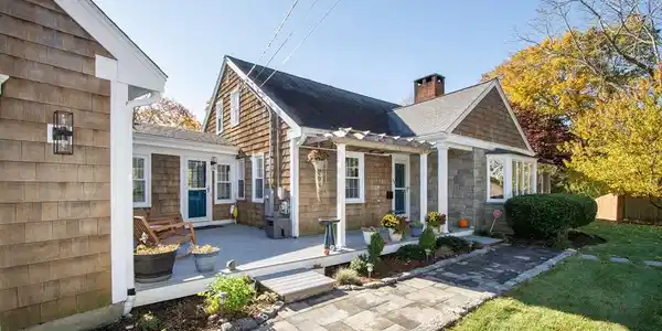 32 Bay View Ave