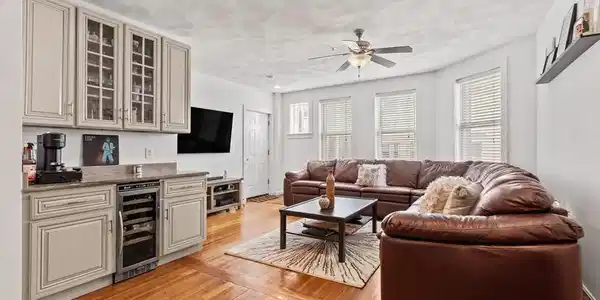 148-150 Leyden St