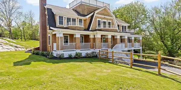 10 Ocean Ledge Dr
