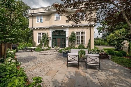 11 Thissell St