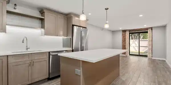 42 8th St