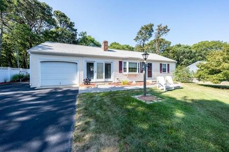 8 Winding Brook Rd