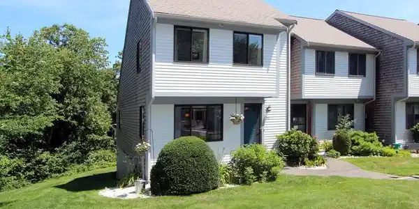 52 Court Way
