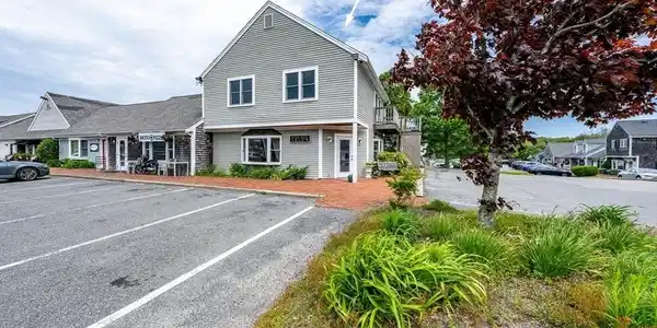 8 Merchants Road