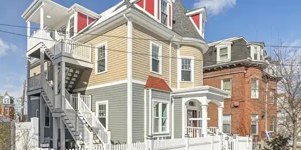 24 Tudor St