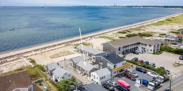 566 Shore Rd