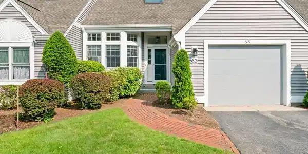 63 Hidden Bay Dr