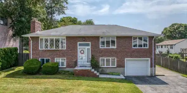 5 Christopher Dr