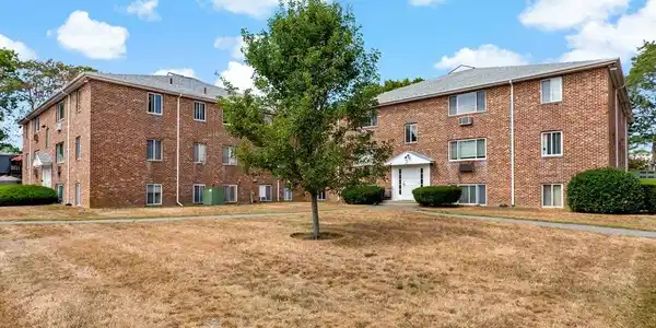 297 W Main St