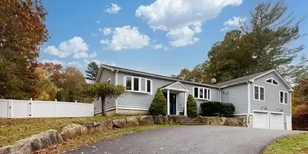242 Hedges Pond Rd