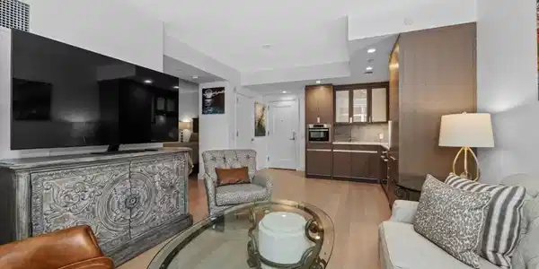100 Lovejoy Wharf