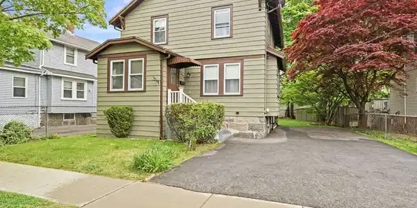 93 Baxter Ave